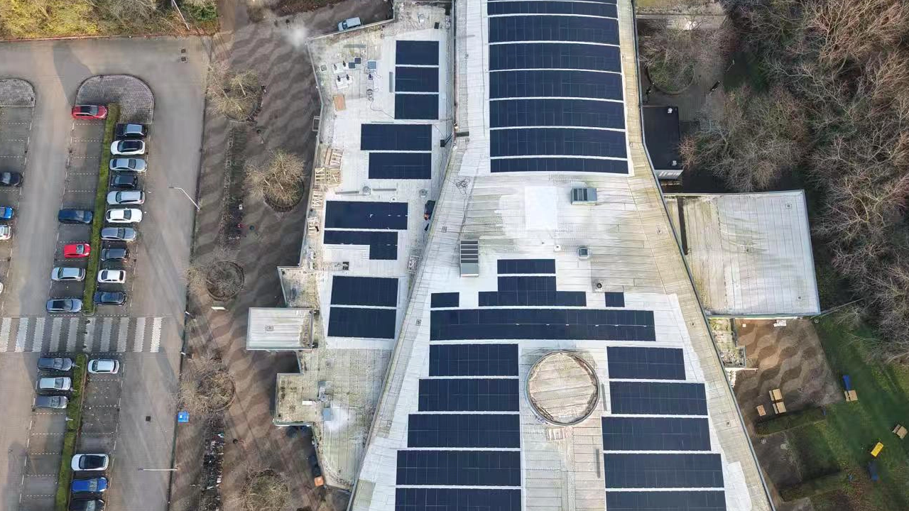 Peakup Power treibt die Leichtbau-Photovoltaik mit der PEC-Technologie weiter voran